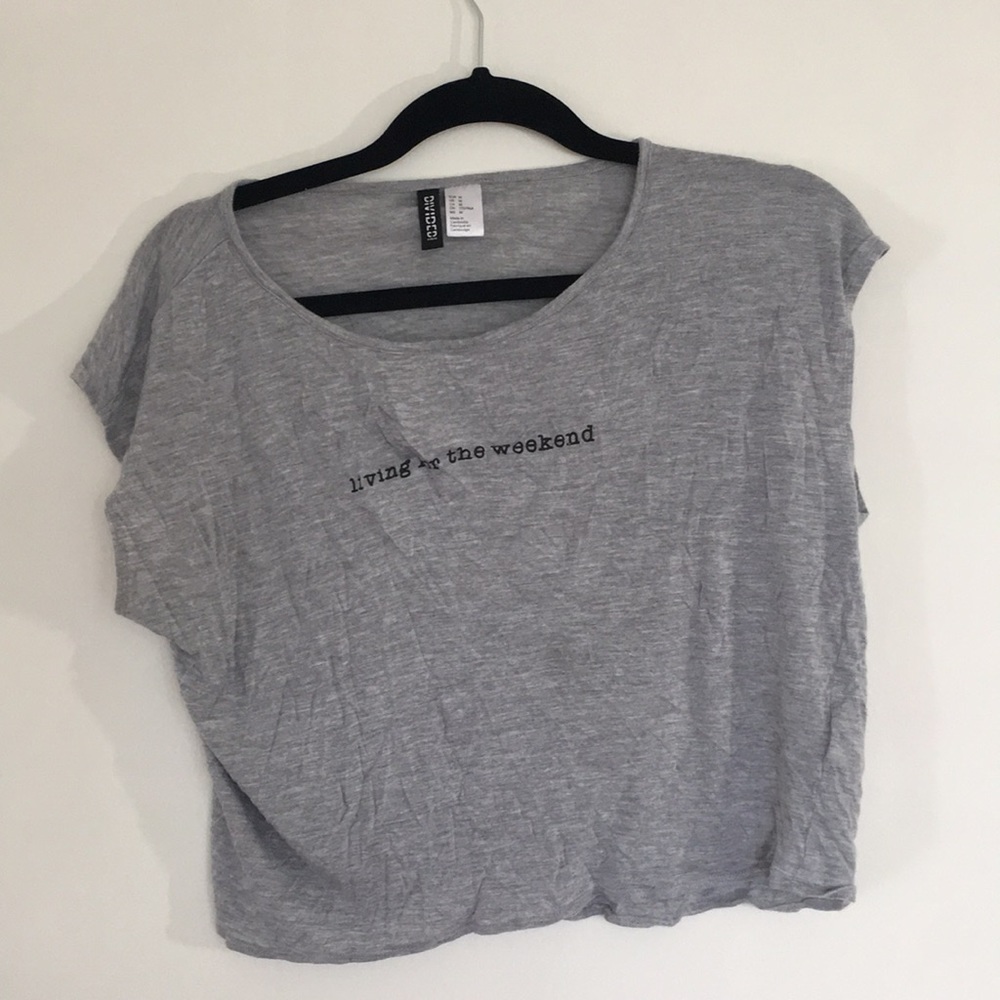 H&M Gray “Living For The Weekend” crop top